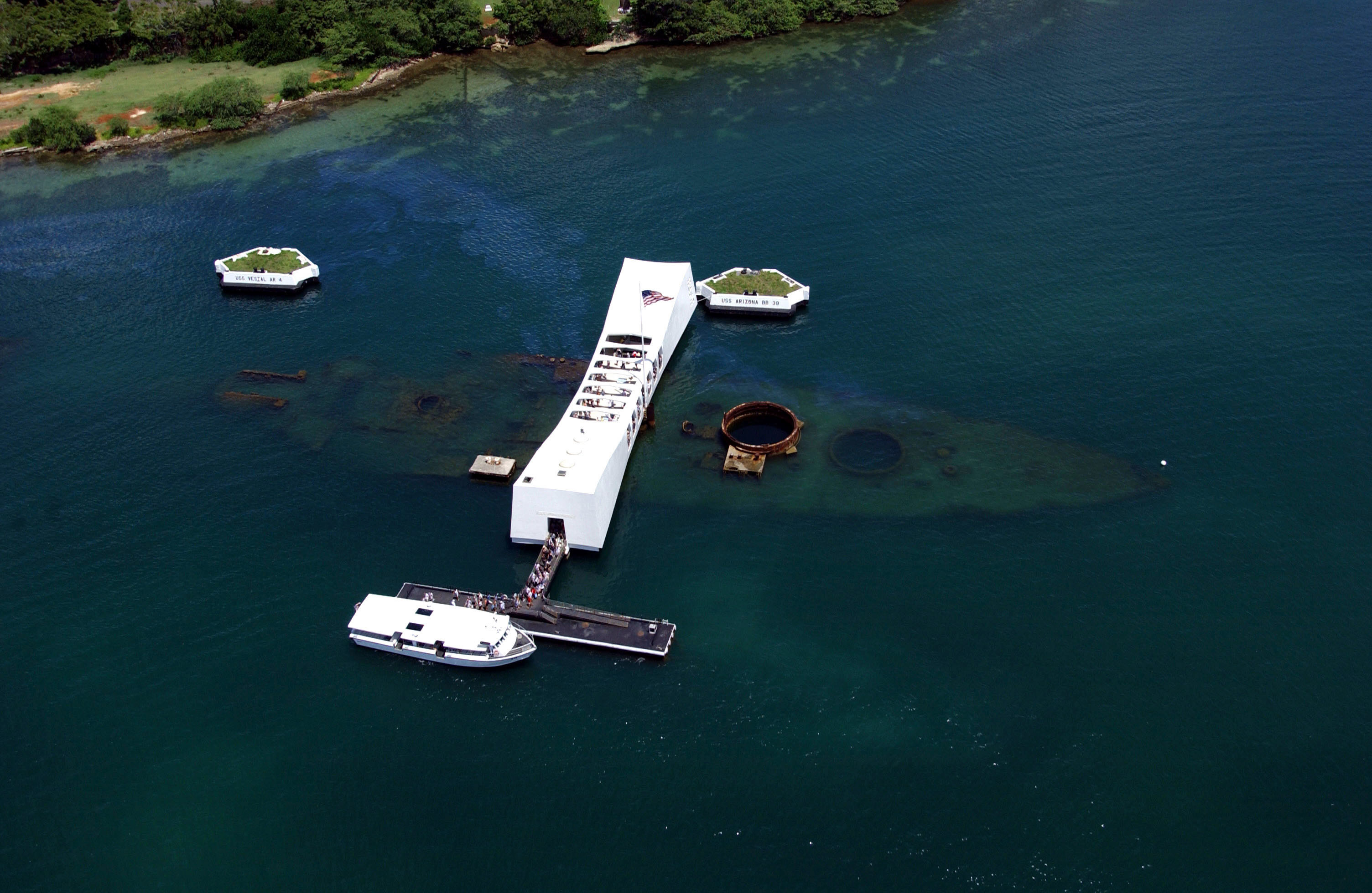 USS Arizona Memorial (vue aérienne)